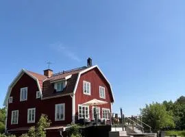 Sjötomt med bastuflotte & badtunna - lantlig idyll