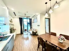 Business Class 2Bedroom with Skyline Panorama and Fast WiFi at Vinhomes
