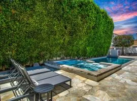 Coastal Paradise . Steps to the beach . Pool . Hot Tub