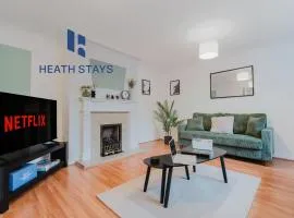 NEW! 5 Bedroom Family Home Leamington Spa perfect for relocators, Parking, Garden, Wi-Fi