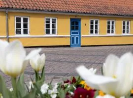 Townhouse In The Heart Of The City Of Roses