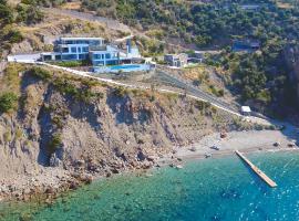The Cliff Residences, hotel a Plomarion