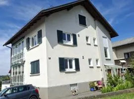 Moderne Wohnung im Grünen