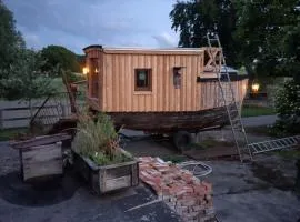 Tiny Boat Berta