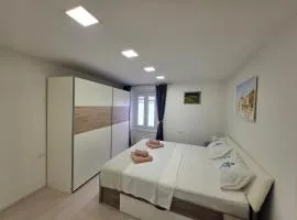 Breece Hideaway