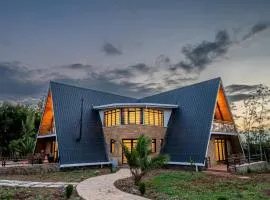Luxury 4-Bedroom A-Frame Cabin - Nanyuki