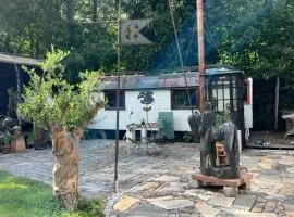 Historischer Zirkuswagen mit Outdoor-Küche und orientalischem Bad