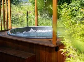 Osada Malawka pod Śnieżką - wypoczynek w saunie lub jacuzzi z widokiem na góry