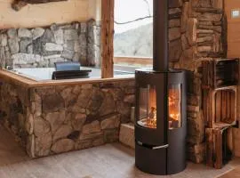 Romantikchalet Vogelnest mit Whirlpool, Kamin, Balkon & Terrasse