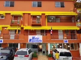 ホテル リパルベッラ（Hotel Riparbella）、サントドミンゴのホテル