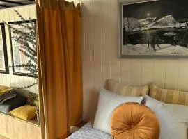 Primitiv Rustic Retreat, no shower, shared toilet