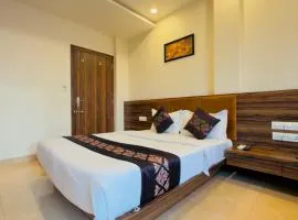 HOTEL VRINDA 966O9O1OO6 Old city Just 750mtr from City palace