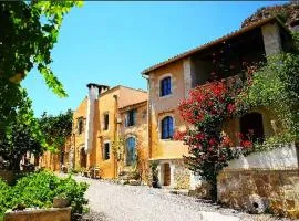 Kamares Boutique Suite in a Restaured Venetian domain