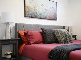 Stylish Retreat with King Bed Long Stays WEM Disney