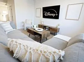 BoHo Retreat with King Beds|A/C|Disney+|Near WEM