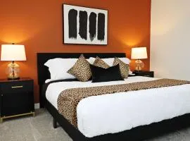 Elegant Retreat with King Beds Golf Disney Near WEM