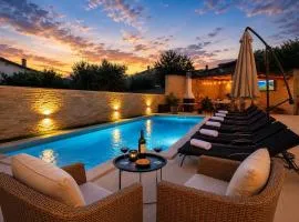 Apartments Mia with pool near Medulin