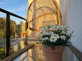 Peaceful Nordic Villa with Terrace, Fireplace & Glimpse of the Sea, hotel em Askøy