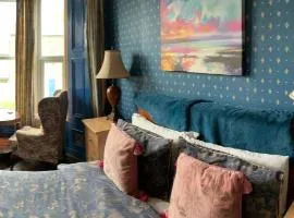 Rooms in City House nr Light Stadium