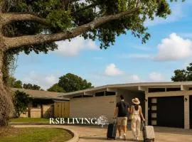 Newly Renovated 6BR 3BA Port Arthur Holiday Home with Hot Tub
