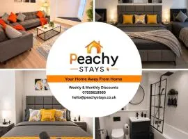 Stylish 2Bed Apartment, Sleeps 7, 2 King beds, 2 singles And A Sofa Bed, Near Anfield Stadium, 14MinFromCity, Smart Tv, Parking, Perfect for Tourists, Business and Business Stays, Short And Long Stays Welcome With Discounts Available at Peachy Stays
