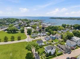 Whalers Rest, Historic Flat Near Harbor, Beach and Mystic