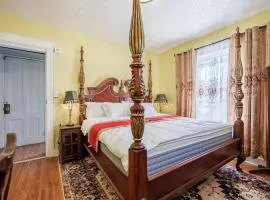 Room B1-Shared bathroom King Bed Washer Dryer