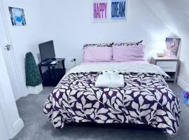 Comfortable En-suite room in peaceful Hampton Home