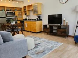 Townhome Hospital District King Bed and Garage