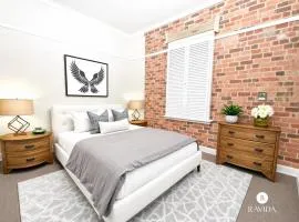 Rosewood - Executive Family Home Near Hospital & CBD, Pet Friendly
