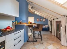 Attic for 4 in the center, everything within walking distance!