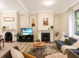 4BR House with Garage near ICC & Darling Harbour & CBD