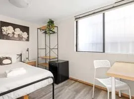 Smart Stay with Convenience - Private Single Room in Liverpool - Shared Bathroom and Amenities