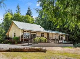 Secluded Bayview Retreat with Hot Tub in Port Angeles, Washington