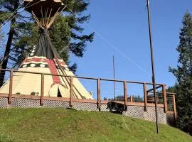 Luxury Glamping Tipi Retreat Near Rogue River, Oregon