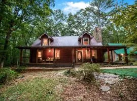 Peaceful Luxurious Cabin with Barrel Sauna, Hot Tub, and Fire Pit for an Amazing Relaxing Getaway in Nature in McDonough, Georgia