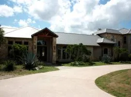 Elegant Texas Hill Country Cottage in Pipe Creek for Family Vacations in Texas