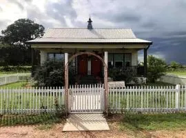 Idyllic Cottage on a Working Farm Perfect for Weekend Getaways in Texas