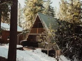 Cozy A-Frame Cabin for a Getaway near Lake Wenatchee in Leavenworth, Washington