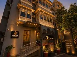 The Crescent Udaipur, Boutique Hotel Near Lake Pichola with Pool