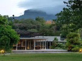 amã Stays & Trails- Casa Riviere, Karjat