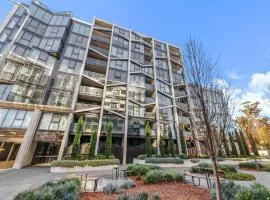 2BR-1BR-1Car- CBD Pool Central