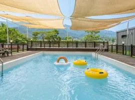 Gapyeong Dangdangi Pet Poolvilla Blue
