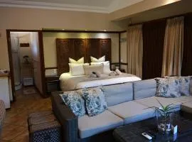 LUXURY EN-SUITE ROOM WITH LOUNGE @ 4 STAR GUEST HOUSE