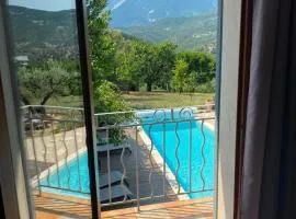 Chambre une fenêtre sur le Ventoux la Clue
