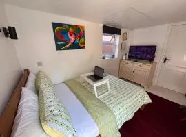 Private Guest Suite in Bletchley, Milton Keynes