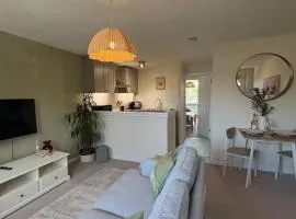 Perfectly located between Cheltenham & Gloucester