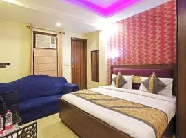 Hotel Goldwind stay - Near Karkardooma Metro