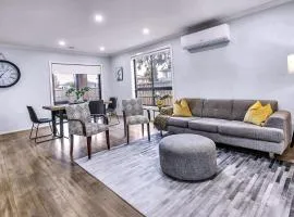 Modern Rockbank Retreat Near Caroline Springs