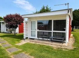 Lovely 4 Berth Chalet In The Coastal Village Of Heacham, Ref 92018Cs